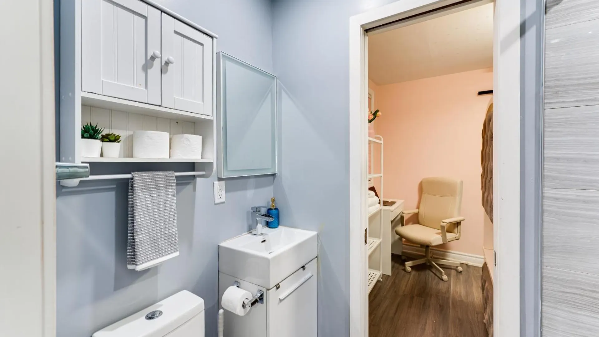 Resort-Like 4Br 3Ba Near Downtown, Four Seasons Hot Tub, Gym, King Bed Toronto