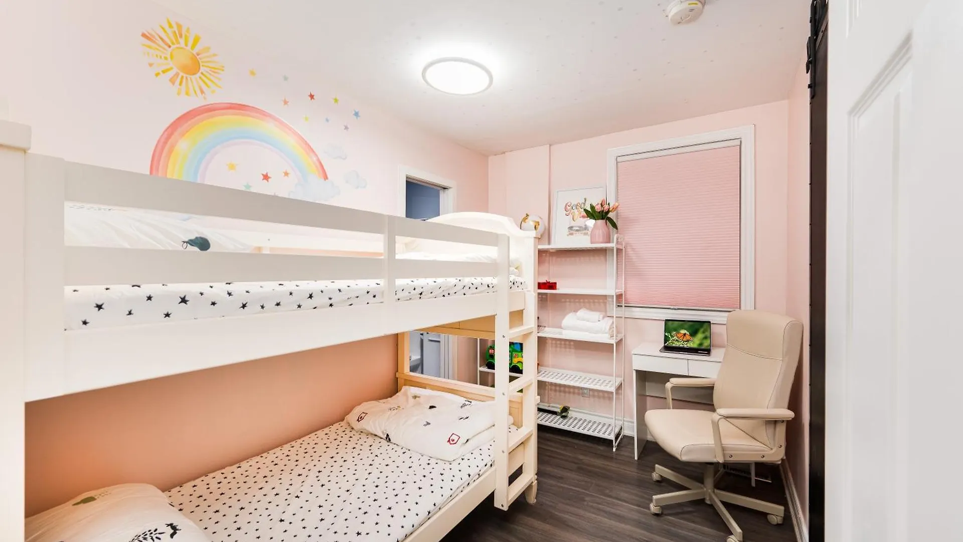 Resort-Like 4Br 3Ba Near Downtown, Four Seasons Hot Tub, Gym, King Bed Toronto