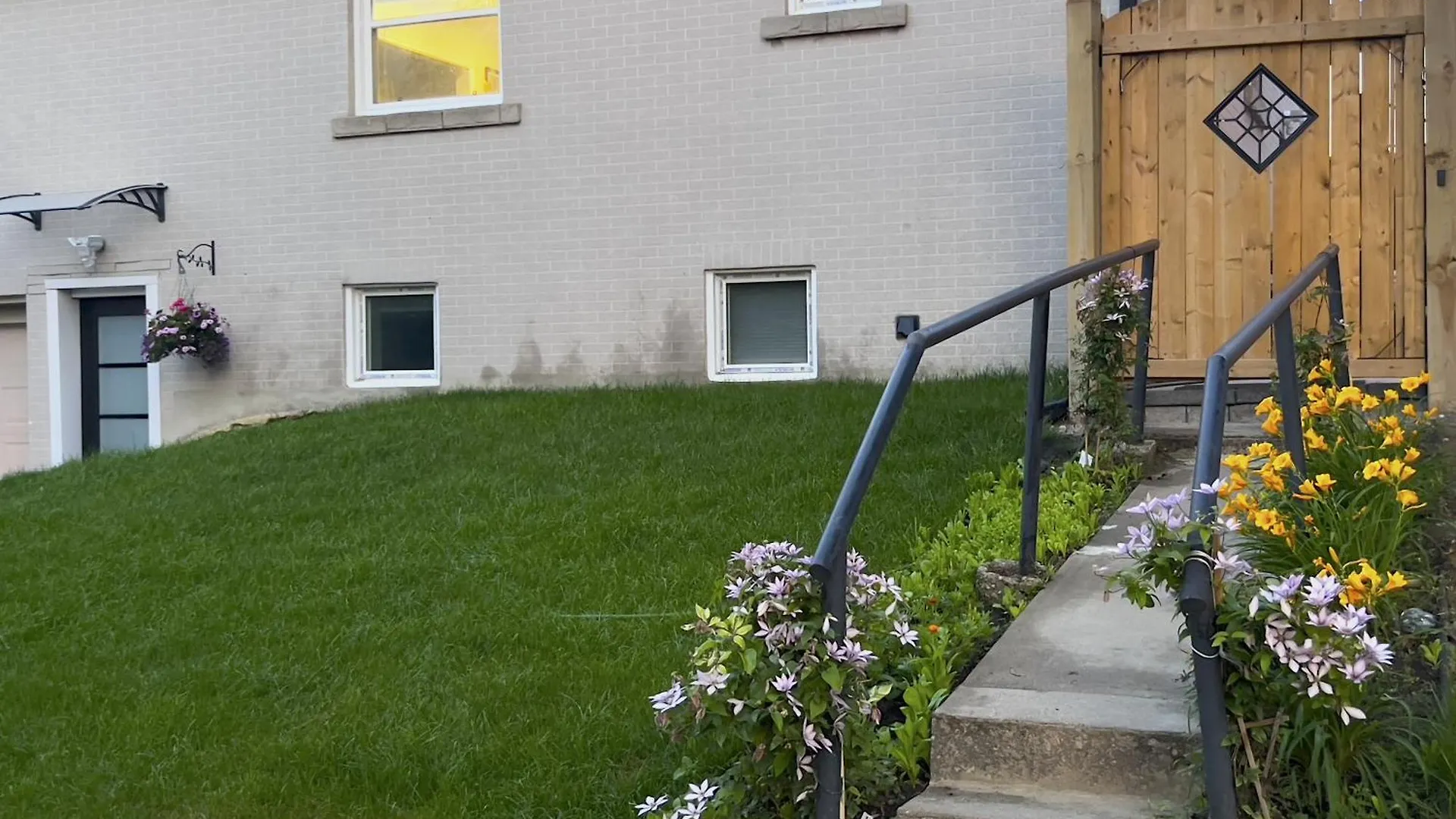 Apartment Resort-Like 4Br 3Ba Near Downtown, Four Seasons Hot Tub, Gym, King Bed Toronto