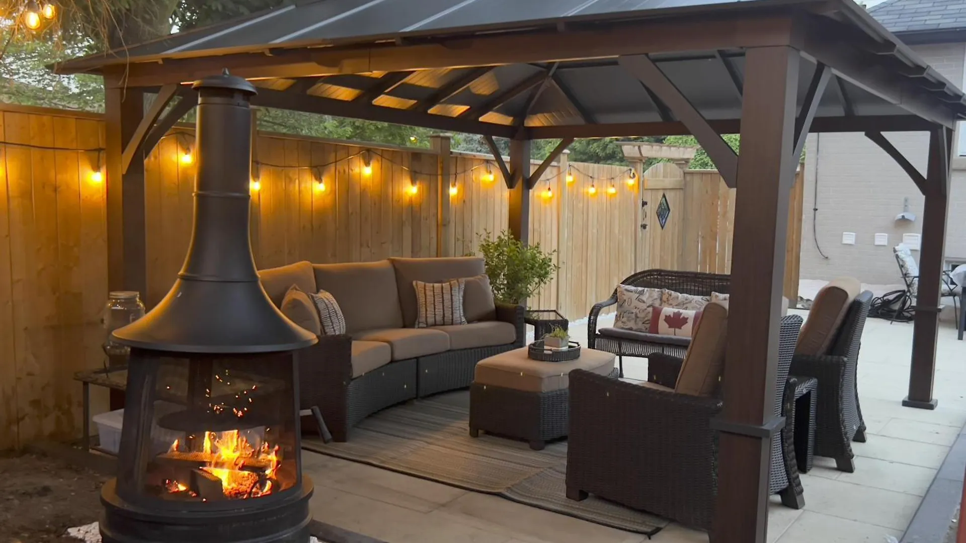 Resort-Like 4Br 3Ba Near Downtown, Four Seasons Hot Tub, Gym, King Bed Toronto Canada