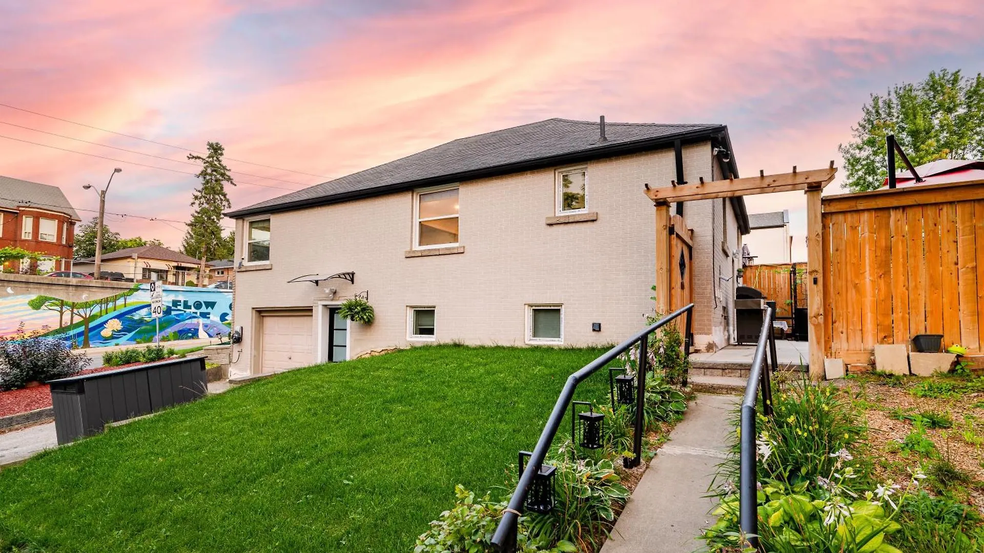 Apartment Resort-Like 4Br 3Ba Near Downtown, Four Seasons Hot Tub, Gym, King Bed Toronto