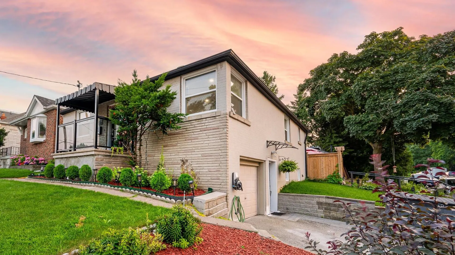 Resort-Like 4Br 3Ba Near Downtown, Four Seasons Hot Tub, Gym, King Bed Toronto Apartment